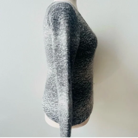 BANANA REPUBLIC Womens Alpaca Wool V Neck Knit Sweater Size Medium fits like XS - Picture 3 of 5